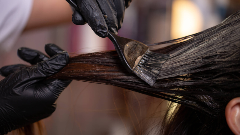 Nhuộm tóc để bao lâu thì xả? Hướng dẫn xả tóc đúng cách 1