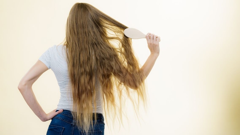 Không nên lạm dụng nhiệt và hóa chất khi mới nhuộm tóc