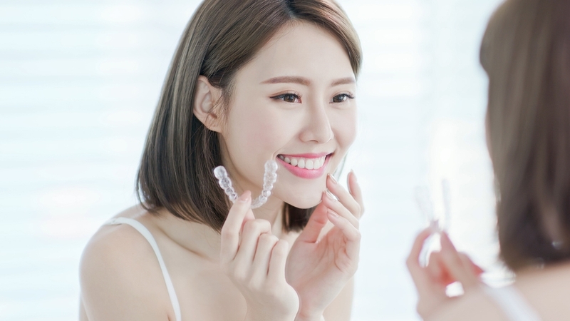 Trả lời cho câu hỏi niềng răng trong suốt có ăn được không