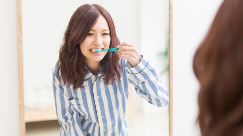 Người niềng răng cần vệ sinh đúng cách để ngăn ngừa sâu răng và bảo vệ sức khỏe răng miệng