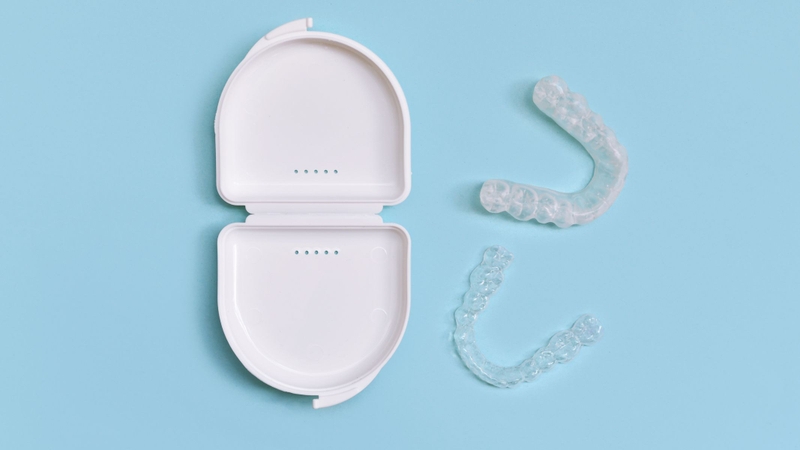 Niềng răng trong suốt là gì?