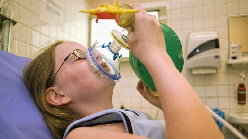 Nitrous oxide là gì? Ứng dụng y học và cảnh báo về nguy cơ lạm dụng 2