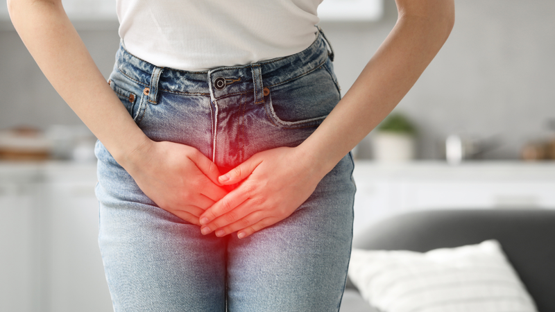 Khối cứng ở vành hậu môn kèm theo sưng đỏ bạn nên đi khám bác sĩ