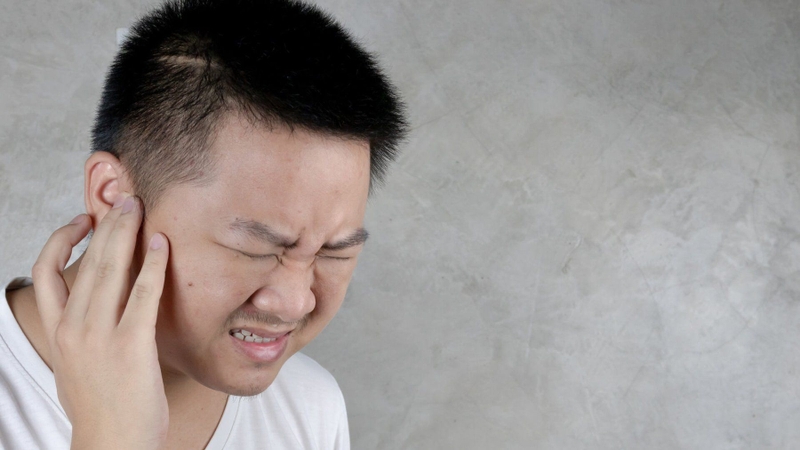 Nổi hạch sau tai không đau có nguy hiểm không?