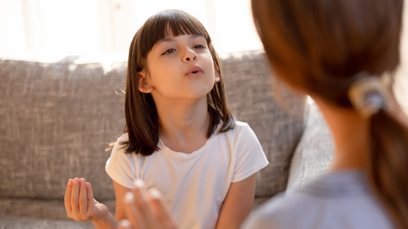 Nói lắp khi căng thẳng: Nguyên nhân, triệu chứng và điều trị