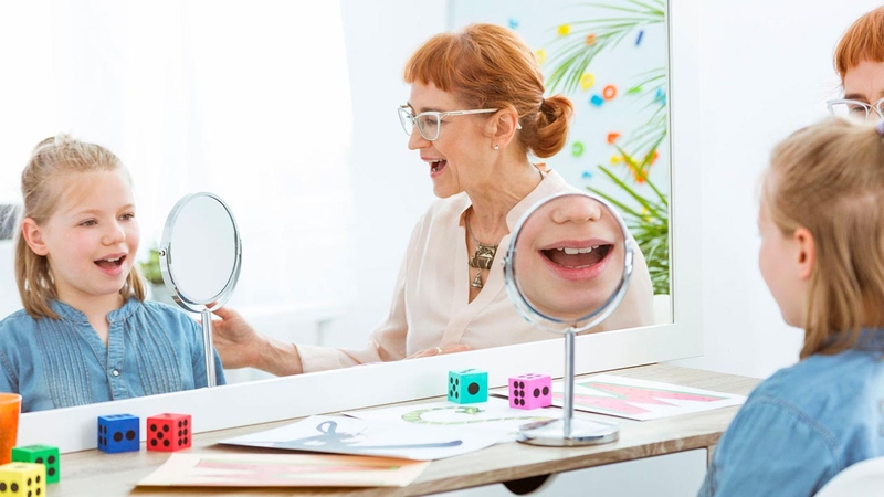 ​  Đừng để nói lắp trở thành rào cản ngăn cách con với cả thế giới  ​ 3