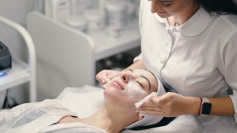 Nổi mụn ẩn trên trán nguyên nhân do đâu? Cách điều trị và những điều cần lưu ý 2