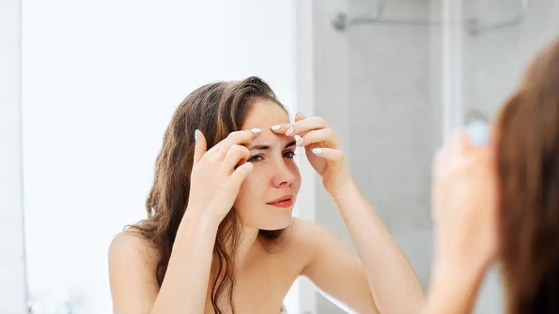 Nổi mụn ẩn trên trán nguyên nhân do đâu? Cách điều trị và những điều cần lưu ý 7