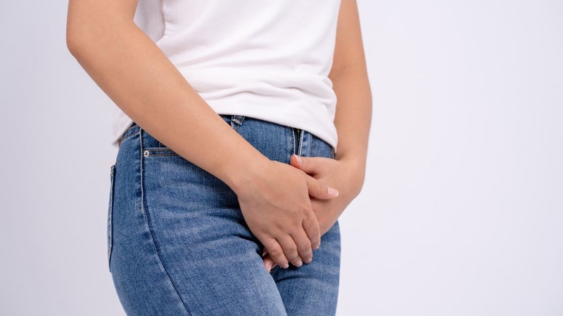 Không tự ý nặn mụn vùng kín để tránh nhiễm trùng và làm tổn thương nặng hơn
