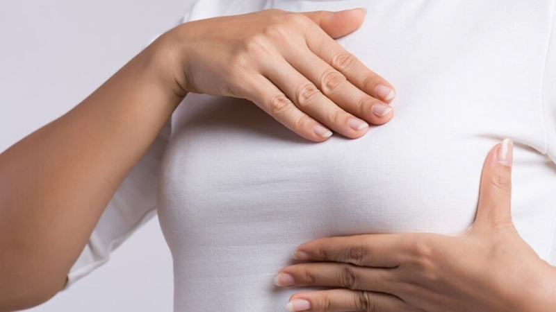 Nổi mụn xung quanh tuyến vú có phải ung thư không là băn khoăn thường gặp ở nhiều người