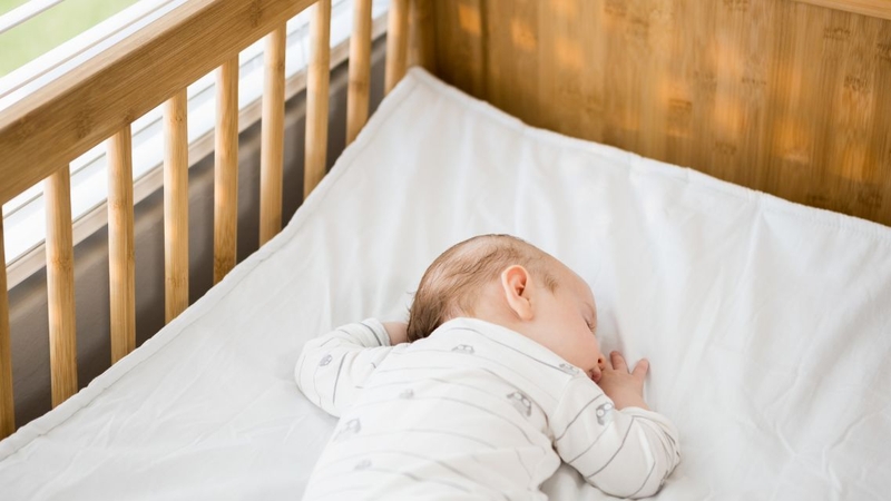 Cần chọn nôi cho bé theo tiêu chí an toàn, phù hợp