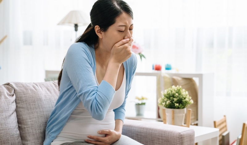 Nôn ra dịch vàng đắng khi mang thai vẫn có thể gặp ở tháng cuối thai kỳ