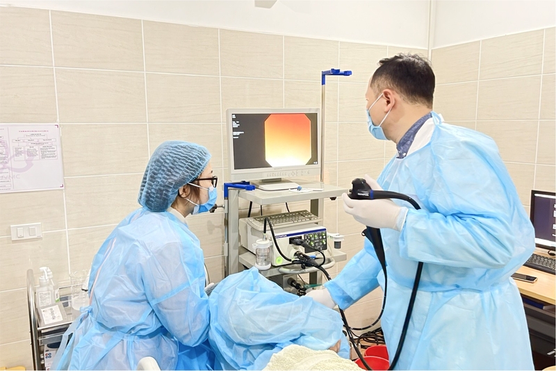 Nôn ra nước màu xanh có vị đắng có nguy hiểm không?-2