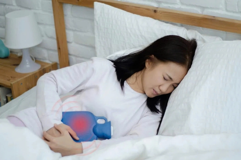 Nửa đêm đau dạ dày phải làm sao? Chườm ấm giúp giảm đau hiệu quả