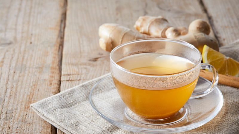 Nước chanh ấm pha cùng gừng sẽ giúp cải thiện sức khỏe hệ tiêu hóa