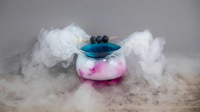 Đá khô thăng hoa biến đổi trực tiếp thành khí nên không để lại nước