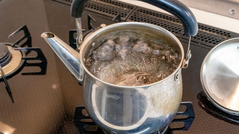 Nước đun sôi để nguội để mấy ngày thì không còn an toàn?