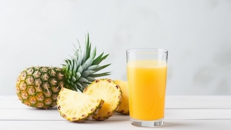 Uống nước ép dứa vào thời điểm phù hợp giúp dễ dung nạp và bổ sung dưỡng chất
