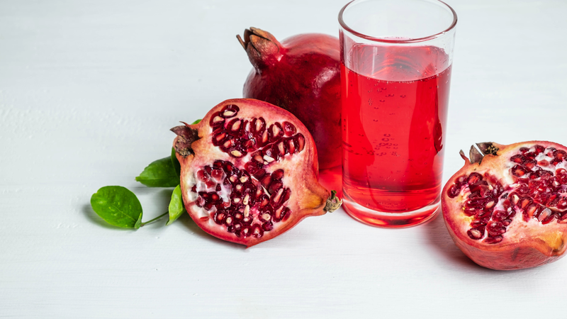 Một số nghiên cứu cho thấy nước ép lựu có thể hỗ trợ giảm huyết áp thông qua nhiều cơ chế khác nhau
