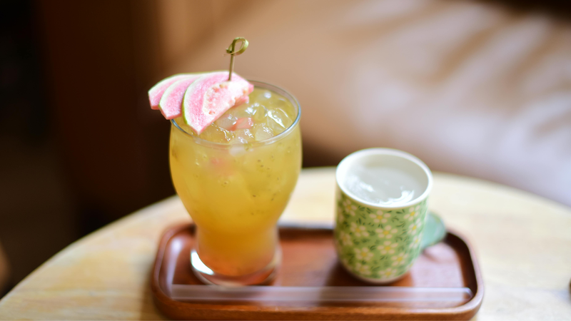 Không nên uống quá nhiều nước ép ổi dứa vì dễ gây khó chịu dạ dày