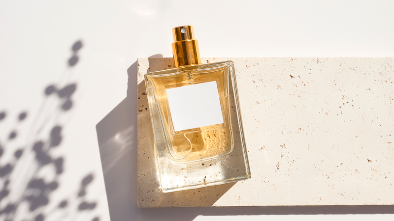 Nước hoa có hạn sử dụng không? Đây là thắc mắc phổ biến của nhiều người yêu thích hương thơm