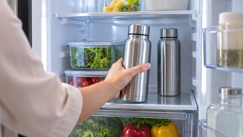 Môi trường lạnh và tối của tủ lạnh là nơi lý tưởng để làm chậm quá trình suy giảm chất lượng nước