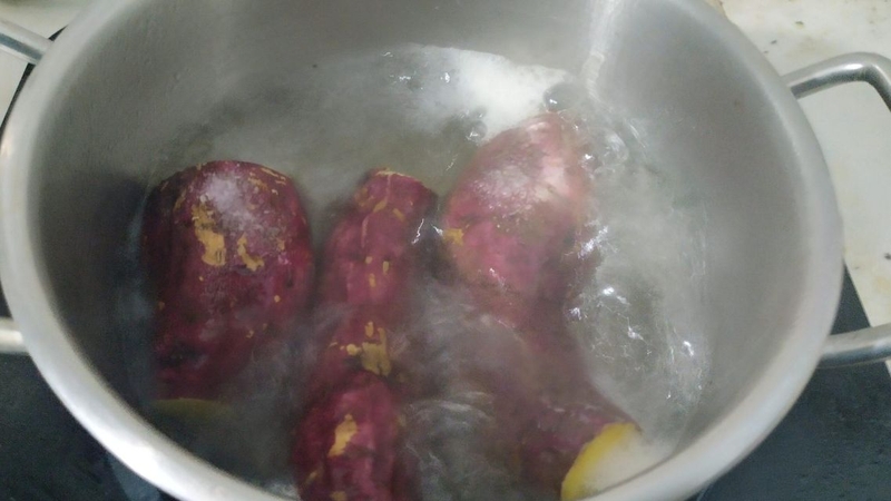 Nước khoai lang luộc có thể chứa một phần dưỡng chất hòa tan
