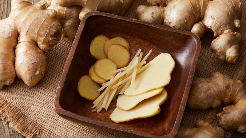 Gừng giúp giảm đầy hơi, buồn nôn, kích thích tiêu hóa và tăng cường tuần hoàn máu