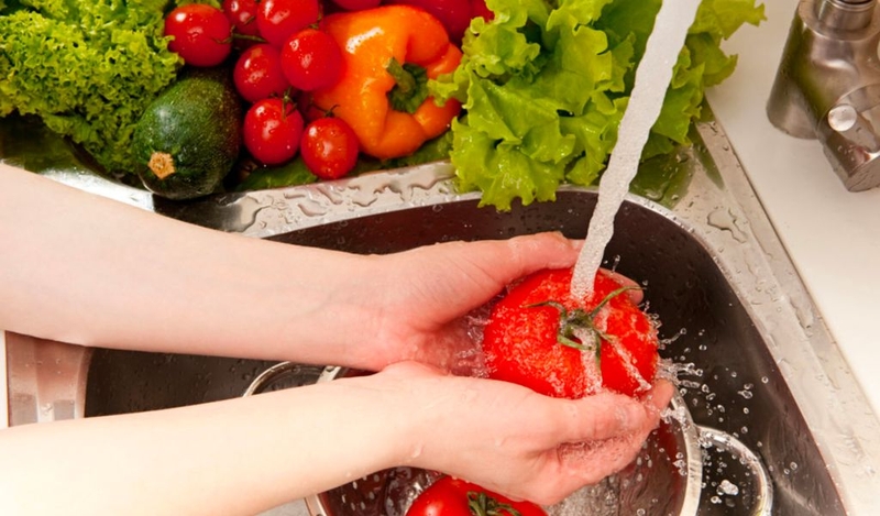 Nước rửa rau củ có thật sự tốt không? Cách rửa rau củ đúng 2