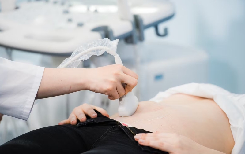 Nước tiểu có mùi lạ do nguyên nhân nào? Khi nào cần đến gặp bác sĩ? 4