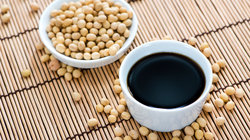 Nước tương được làm từ hạt đậu nành