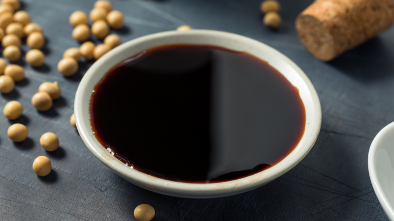 Nên phân biệt nước tương truyền thống và nước tương sản xuất công nghiệp