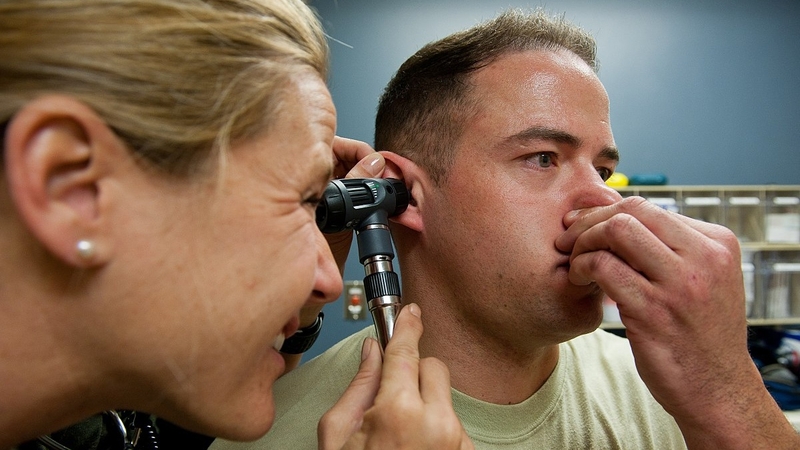 Nước vào tai có nguy hiểm? Cách xử lý khi nước vào tai 3