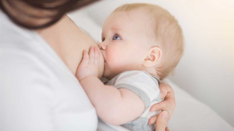 Nứt cổ gà là gì? Tổng hợp các loại kem trị nứt cổ gà hiệu quả mẹ bỉm cần biết 1