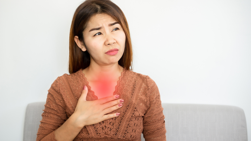 Thay đổi hormone và áp lực từ tử cung có thể làm tăng nguy cơ ợ chua khi mang thai