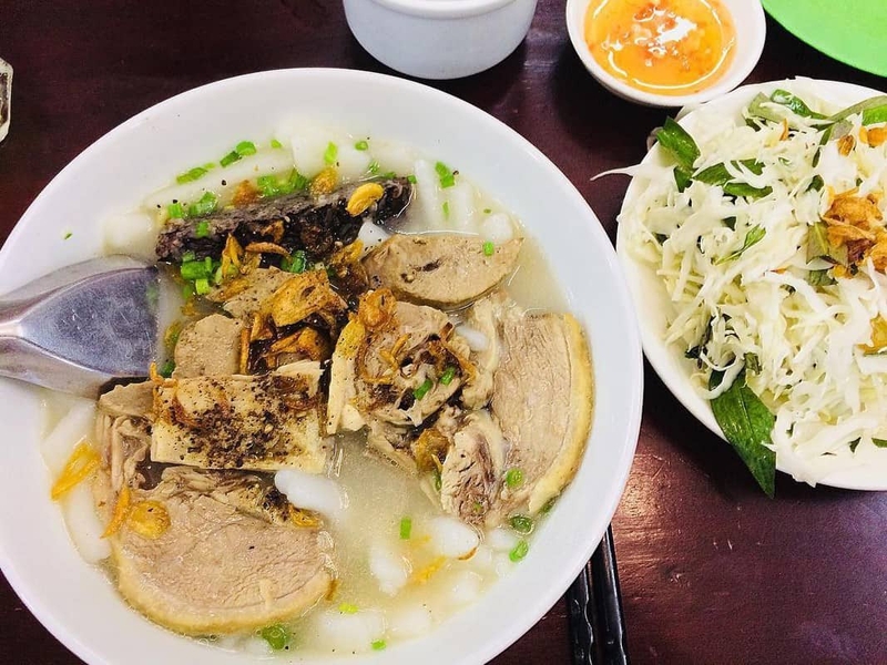 Nguyên nhân là bởi thịt vịt có tính hàn mạnh, trong khi đó cơ thể người mẹ sau sinh chưa hồi phục hoàn toàn sau cơn vượt cạn. Vì thế những thực phẩm tính hàn sẽ không phải là lựa chọn phù hợp, có thể dẫn đến đau bụng, khó tiêu.&nbsp; 4