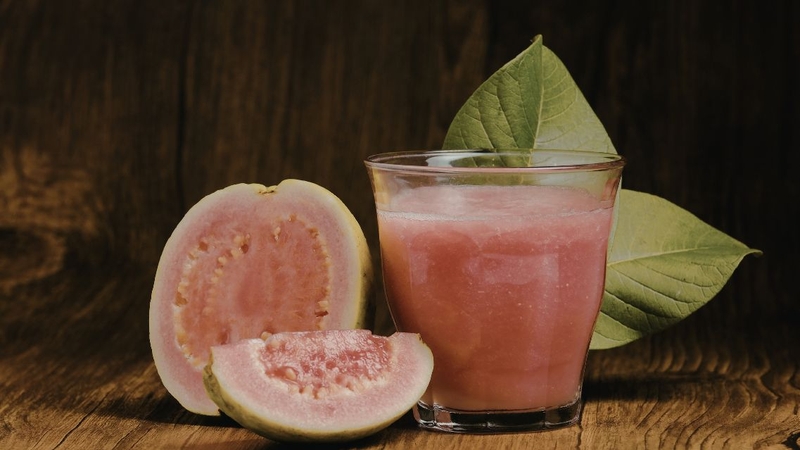 Ổi ruột hồng là loại trái cây dân dã nhưng tốt cho sức khỏe