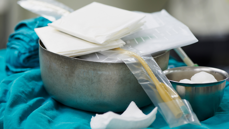 Ống thông tiểu lưu thường cần được thay sau khoảng 2 - 8 tuần tùy loại