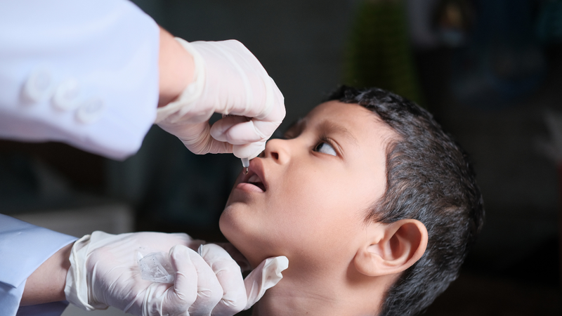 Vắc xin bại liệt uống OPV là vắc xin sống giảm độc lực