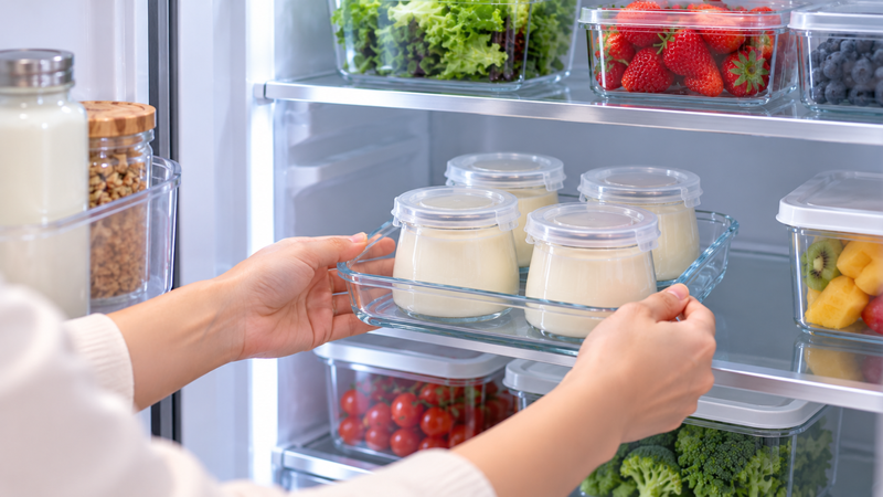Sau khi chế biến và chia vào khuôn, nên cho panna cotta vào tủ lạnh sớm để bảo quản tốt