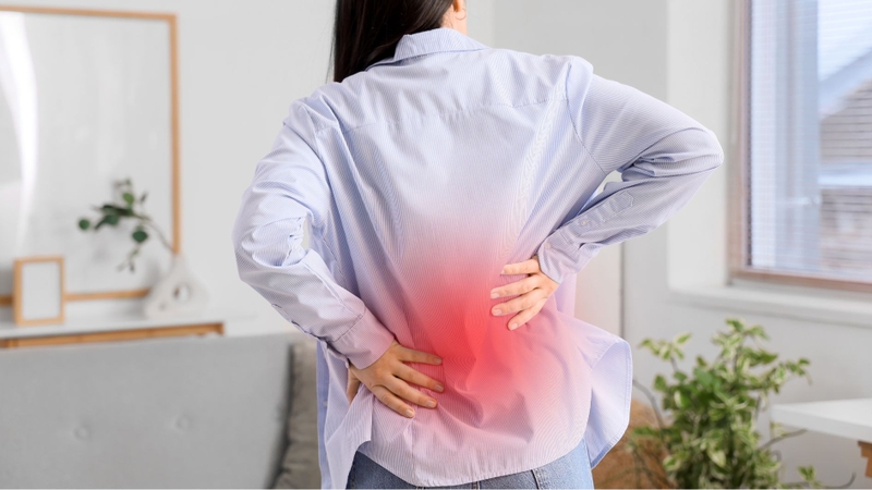 Người đang bị chấn thương cột sống không nên tập paschimottanasana
