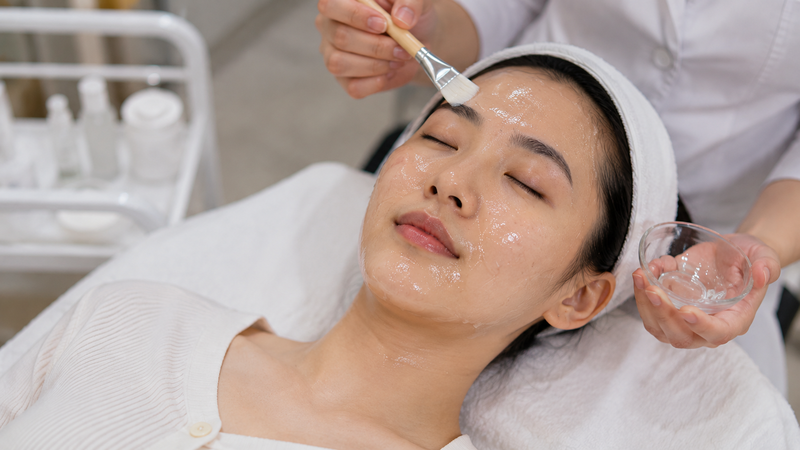 Peel da là thủ thuật sử dụng tác nhân hóa học tạo tác động có kiểm soát trên da