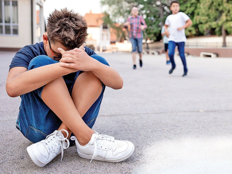 Peer pressure là gì? Làm cách nào để thoát khỏi áp lực đồng trang lứa?