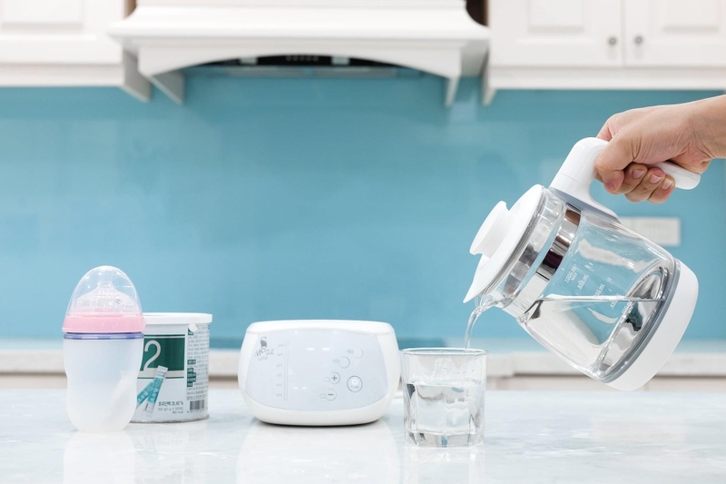 pha-sua-bot-voi-nuoc-bao-nhieu-do-la-tot-nhat-huong-dan-me-cach-pha-sua-chuan-khoa-hoc-cho-con 2.jpg