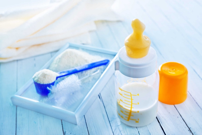 Việc uống sữa quá đặc sẽ làm cho niêm mạc ruột của trẻ bị tổn thương