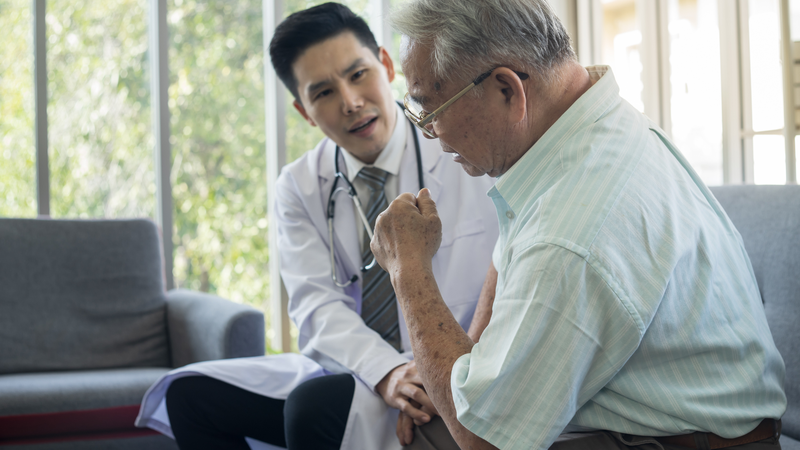 Bác sĩ chuyên khoa sẽ đánh giá tình trạng để đưa ra phác đồ điều trị lupus ban đỏ hệ thống phù hợp