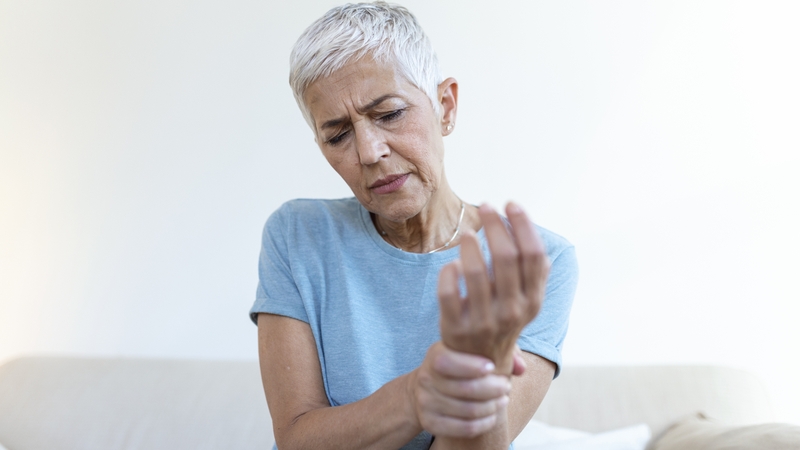 phac-do-dieu-tri-viem-khop-dang-thap-bo-y-te 1