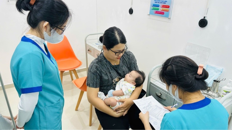 Trẻ cần được khám sàng lọc trước khi tiêm chủng