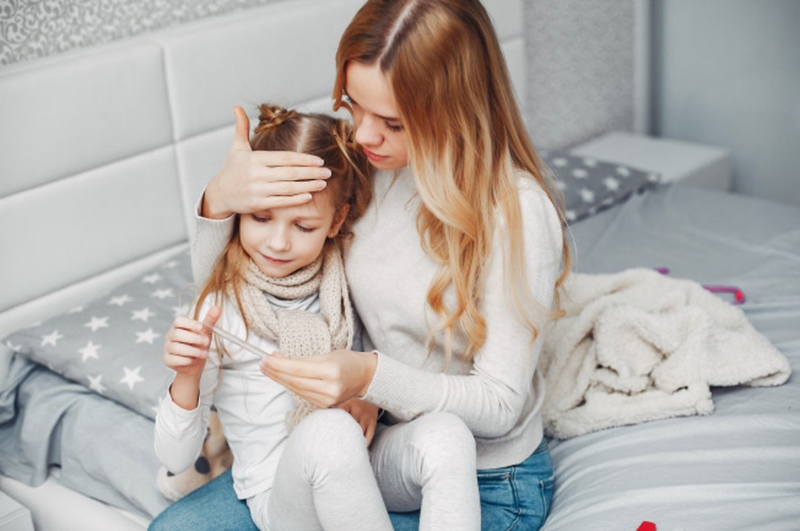 Phải làm sao khi trẻ 6 tuổi mọc răng hàm bị sốt? Dấu hiệu nhận biết trẻ sốt do mọc răng 2