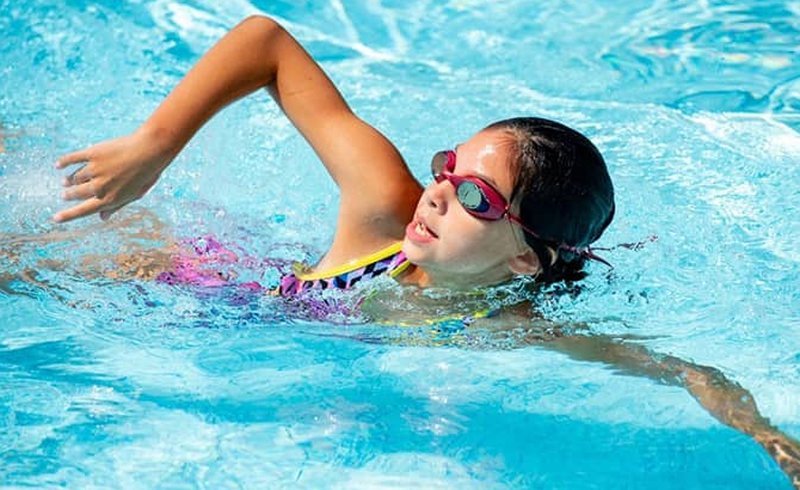 Phái nữ nên đi bơi hay tập gym, có thể kết hợp hai loại hình này không? 1